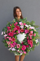 bogaty wianek kwiatowy, Różowa Medilia