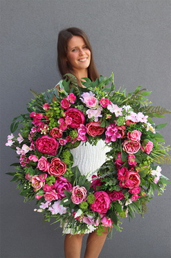 bogaty wianek kwiatowy, Różowa Medilia, śr.65cm