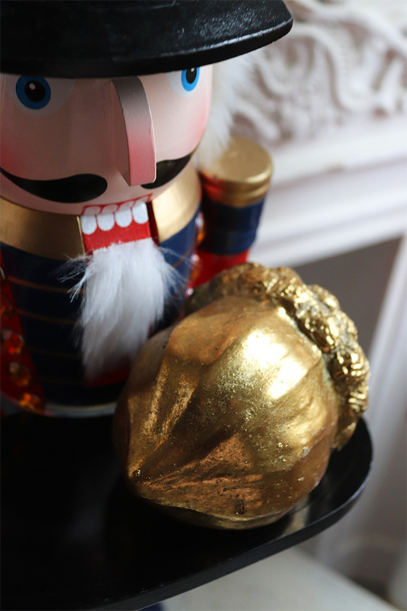 Żołądź Złoty, figurka dekoracyjna