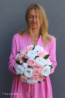 Peony White Moment, kompozycja kwiatowa z peoniami