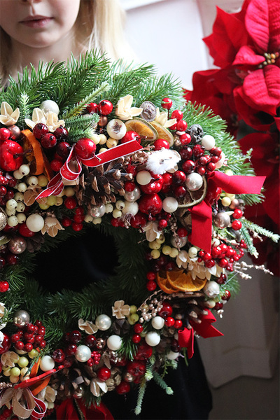 Rodzinne Święta, bożonarodzeniowy wianek na drzwi