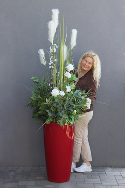 Jessana Rondo, kompozycja z trawami w czerwonej donicy, wys.200cm