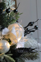 Granatowa Landia, realistyczna choinka świąteczna z przybraniem