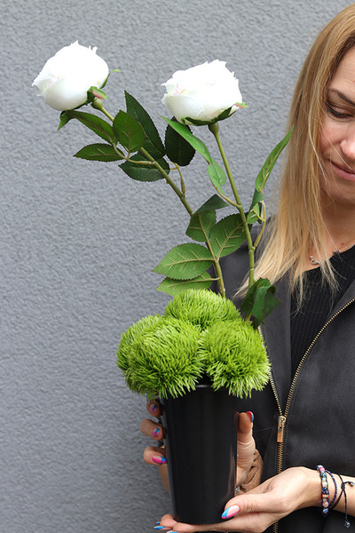 New Design Roses, nowoczesny bukiet nagrobny we wkładzie