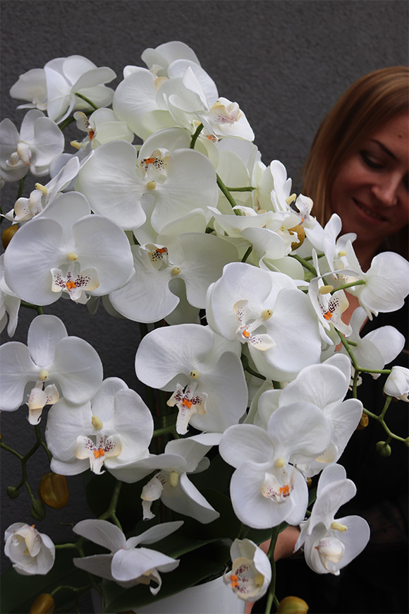 White House Mediolan 2, sztuczny storczyk w donicy