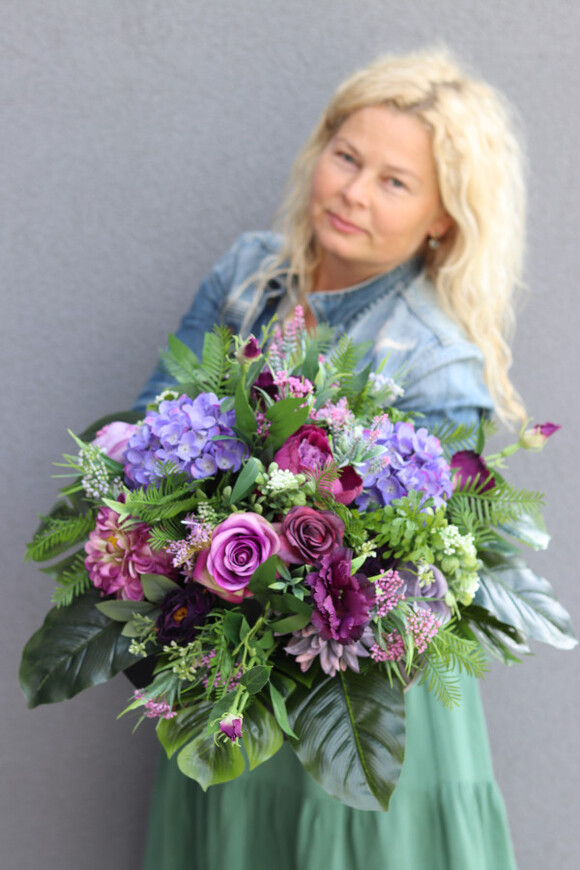 Purple Days, kompozycja nagrobna w plastikowym naczyniu