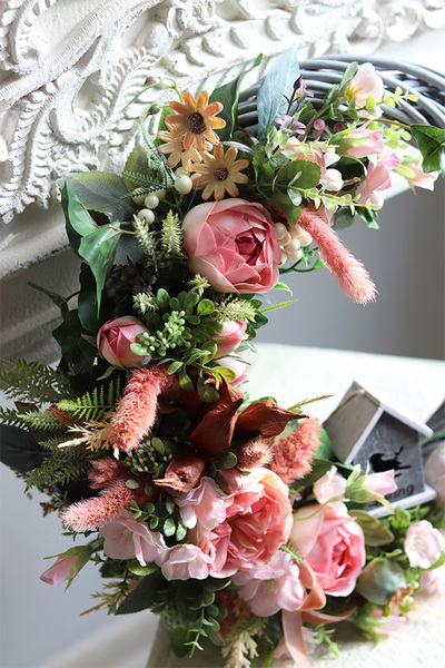 asymetryczny wianek z ptaszkiem, Dom Wiosną