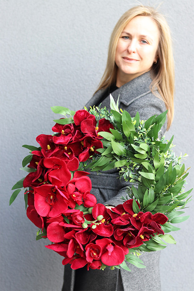 asymetryczny wianek z chwostem, Orchidelia Red Velvet, śr.42cm