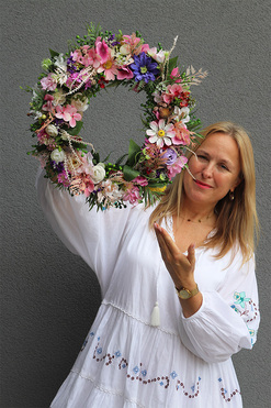 Łąka Ogrodea, różowy wianek na drzwi, śr.45cm