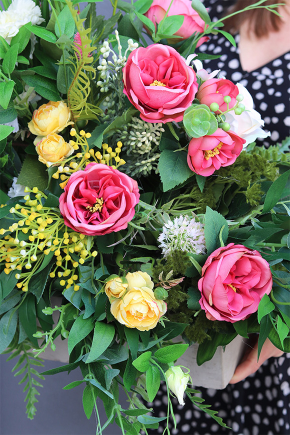 Gerris Yellow, kompozycja nagrobna w naczyniu, wym.70x79x50cm 