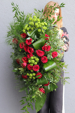 Amore, żywa wiązanka pogrzebowa, wym.85x55cm
