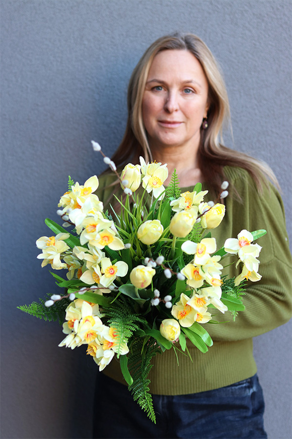 Medita Żonkile, wiosenny bukiet nagrobny we wkładzie