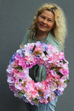 Romantyczne Hortensje 2, gęsty różowy wianek na drzwi, śr.42cm 