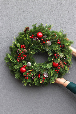 Karminowe Korale, świąteczny wianek na drzwi, śr.50cm 