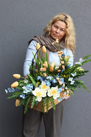 Sen o Wiośnie, dekoracja nagrobna z tulipanami