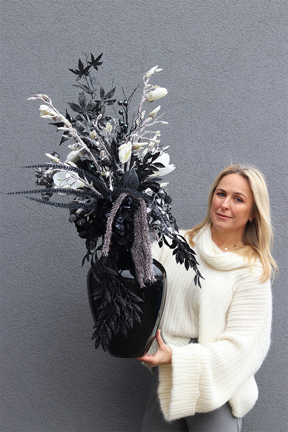 Karnawał w Wenecji, zimowa kompozycja w wazonie	