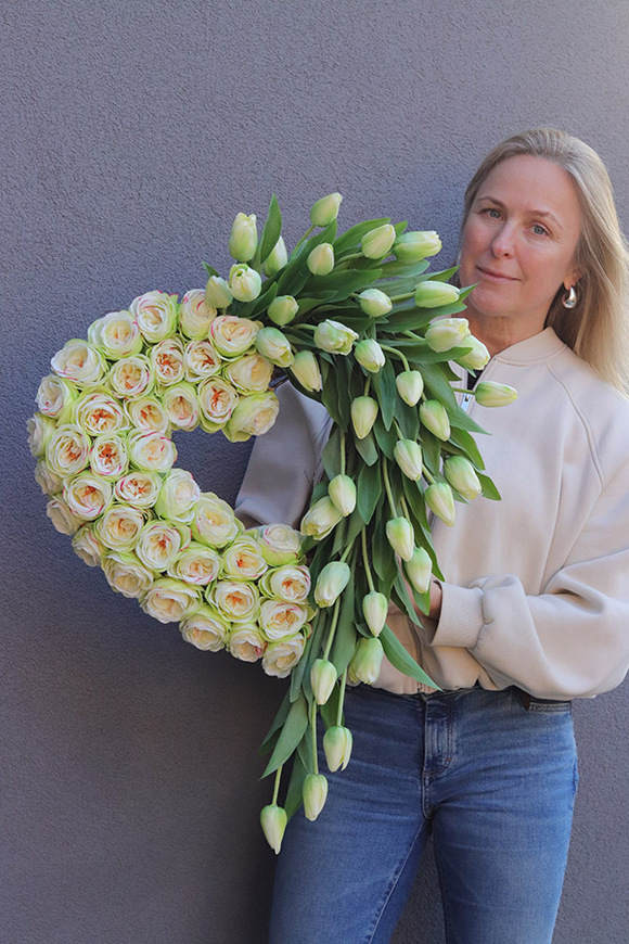 Lovely Tulips, wieniec nagrobny w kształcie serca