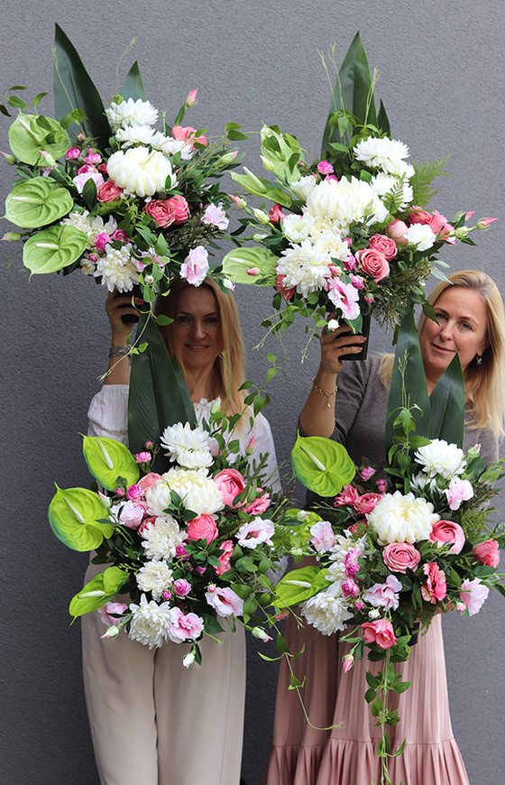 Medurena, elegancki bukiet nagrobny we wkładzie, wys.70cm