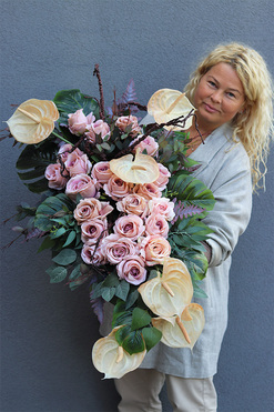 Bliskość Cappuccino 2, kompozycja nagrobna w naczyniu łódce, wym.60x95cm