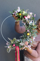 Eggs Canoe Subtelle, wielkanocny wianek na drzwi na obręczy