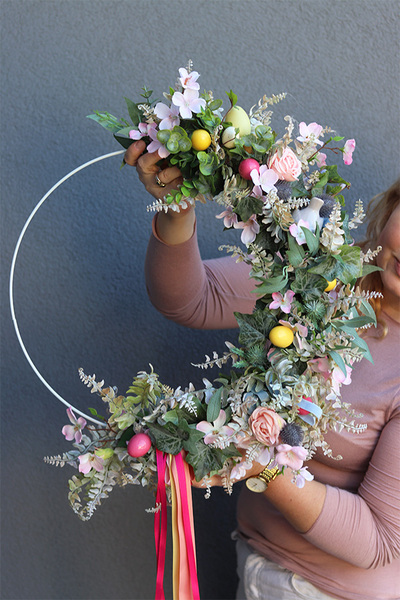 Eggs Canoe Subtelle, wielkanocny wianek na drzwi na obręczy