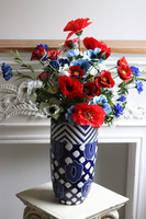 Polonia Cottage, bukiet z polnych kwiatów w wazonie