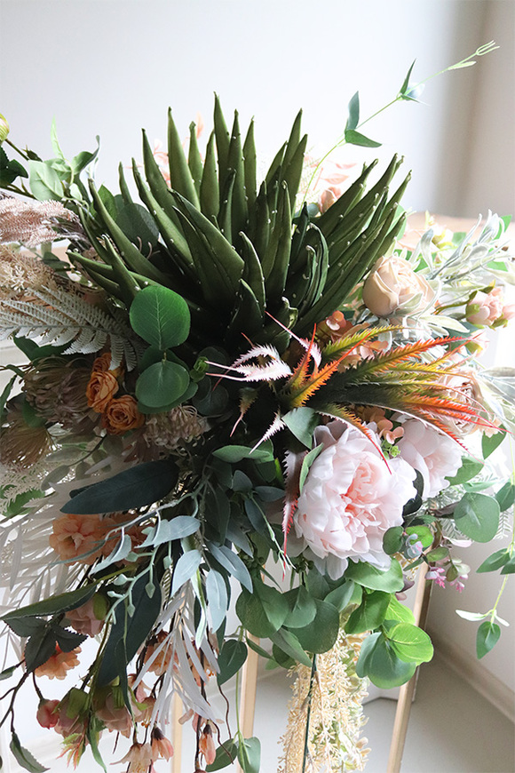 Sand Flowers, dekoracja kwiatowa na stojaku