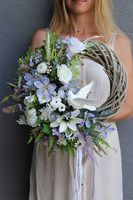 Pokój, asymetryczny wianek na drzwi z ptaszkiem