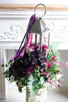 Angelo Garden Violet 3, kompozycja kwiatowa ze srebrnym lampionem