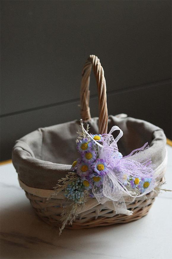 Bellara, dekorowany koszyczek wielkanocny z serwetką