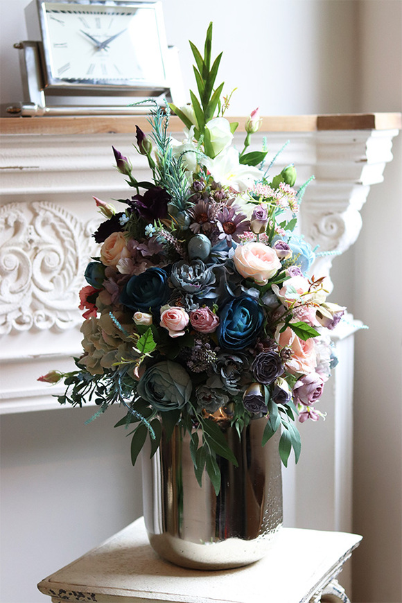 Blue Luizjana, kompozycja kwiatowa w wazonie