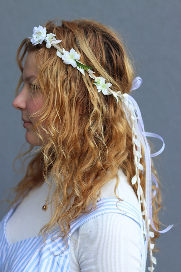 Sensitive White, wianek na głowę