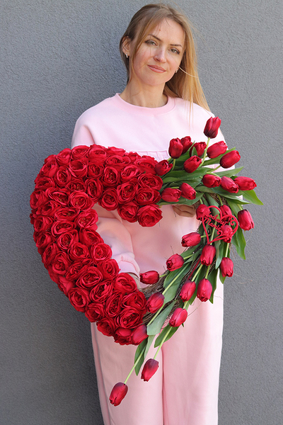 Lovely Red, wieniec nagrobny w kształcie serca