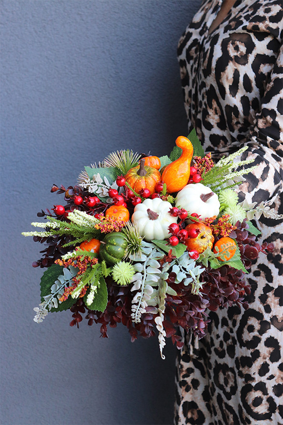 Grządki, jesienna kompozycja z dyniami