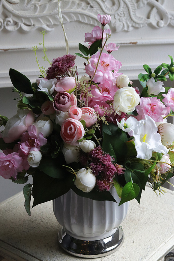 Printemps a Paris, wiosenna kompozycja kwiatowa w naczyniu