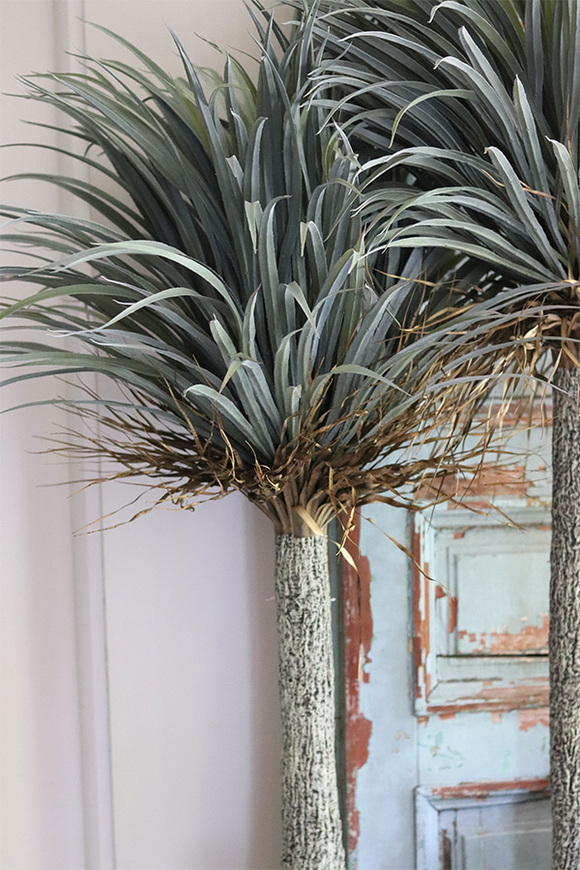 Jukka Rostrata A, sztuczna roślina w donicy na stojaku