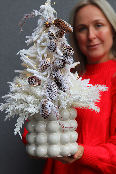 Zima w Mieście, choinka świąteczna LED z szyszkami