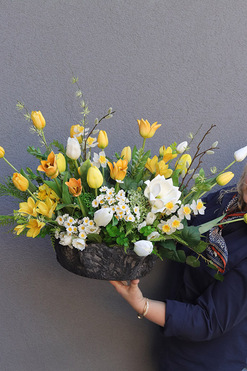 OD RĘKI Volcan Amirano, kompozycja nagrobna w misie, wym.43x75cm