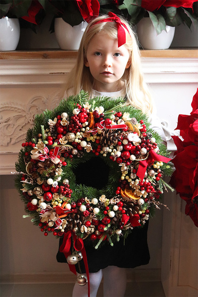 Rodzinne Święta, bożonarodzeniowy wianek na drzwi