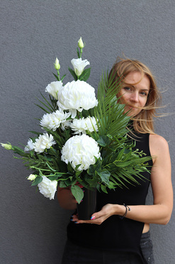 Biała Karmea, bukiet nagrobny we wkładzie, dł.65cm