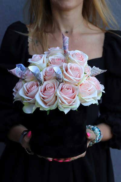 Pink Roses, flowerbox okolicznościowy z kwiatów sztucznych, wys.30cm