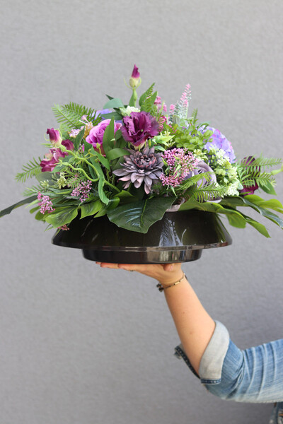 Purple Days, kompozycja nagrobna w plastikowym naczyniu