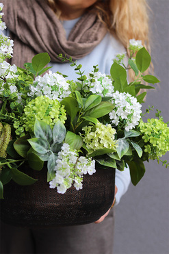 OD RĘKI Wiosenna Kalina, kompozycja kwiatowa w owalnej misie, wym.46x55cm 