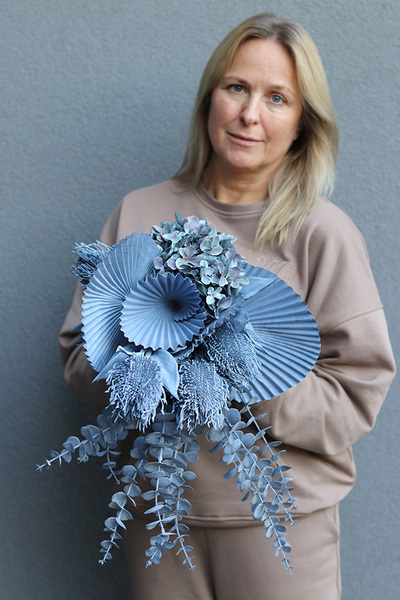 Blue Premium, nowoczesny bukiet nagrobny we wkładzie