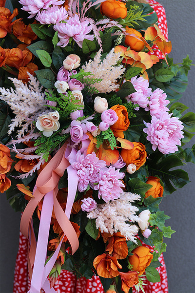 Orangia, pomarańczowa wiązanka nagrobna