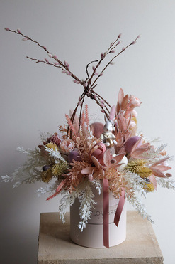 OD RĘKI Bunny Cottage, flowerbox wielkanocny, wys.50cm