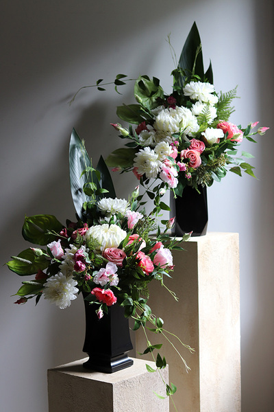 Medurena, elegancki bukiet nagrobny we wkładzie, wys.70cm