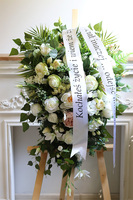 Aniela, bogata wiązanka nagrobna