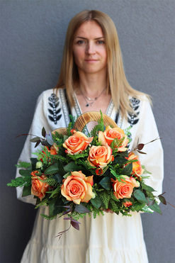 Heartwood Roserita, kompozycja nagrobna z różami serce, wym.28x45x40cm