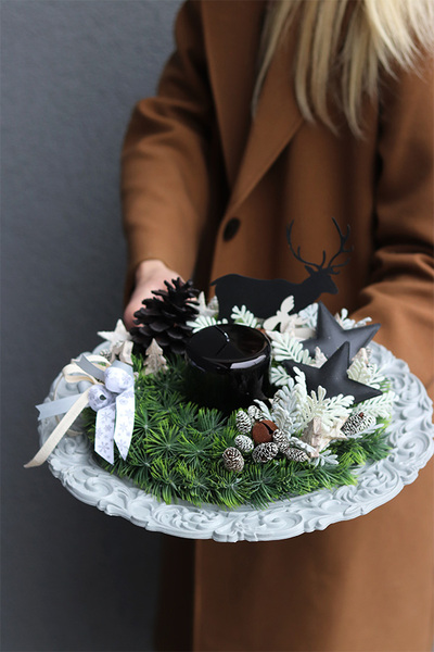 Czarny Renifer, świąteczny stroik na talerzu